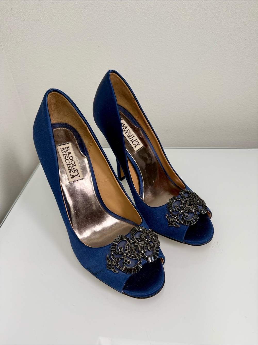 Badgley Mischka Navy Blue Satin Crystal Embellished Peep Toe Pump Heels Size 6.5 - Picture 3 of 9